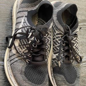 Nike FlyKnit 4, Size 7 Men’s